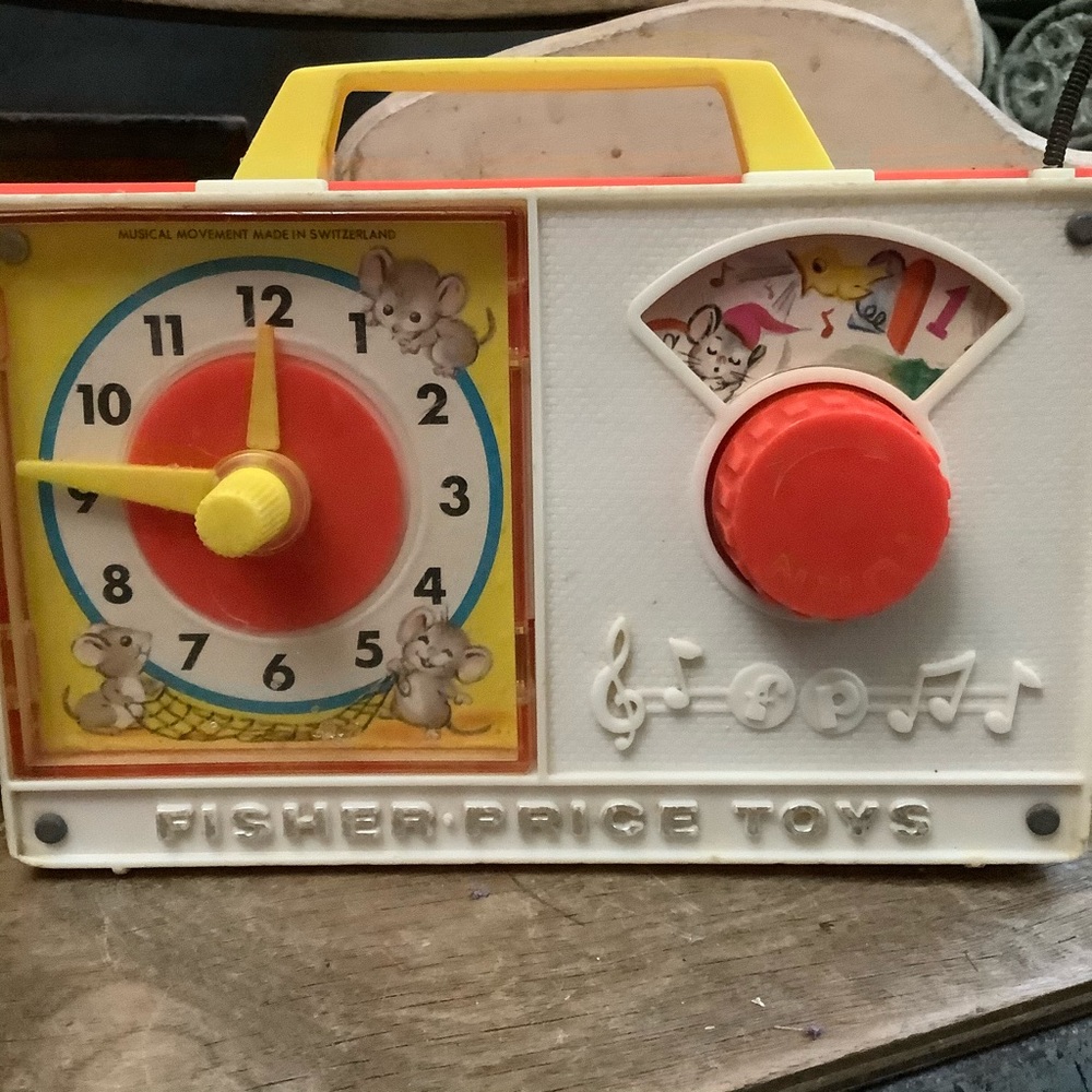 Vintage Fisher Price Wind-Up Clock Radio - Picture 8 of 11